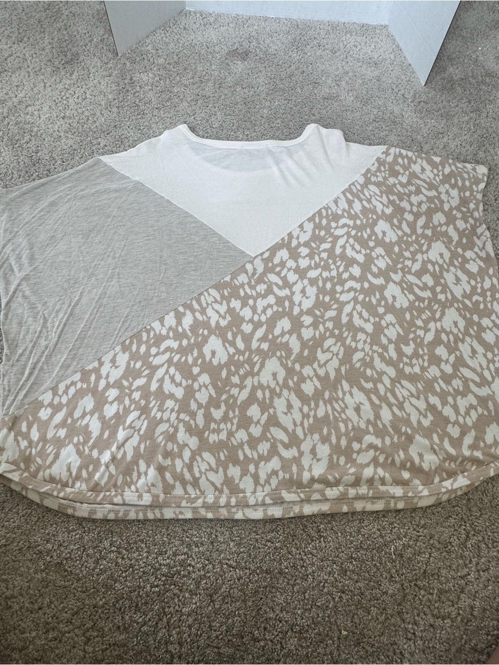 entro Neutral Colorblock Leopard Panel Tunic in Beige, White, Beige - Picture 3 of 3
